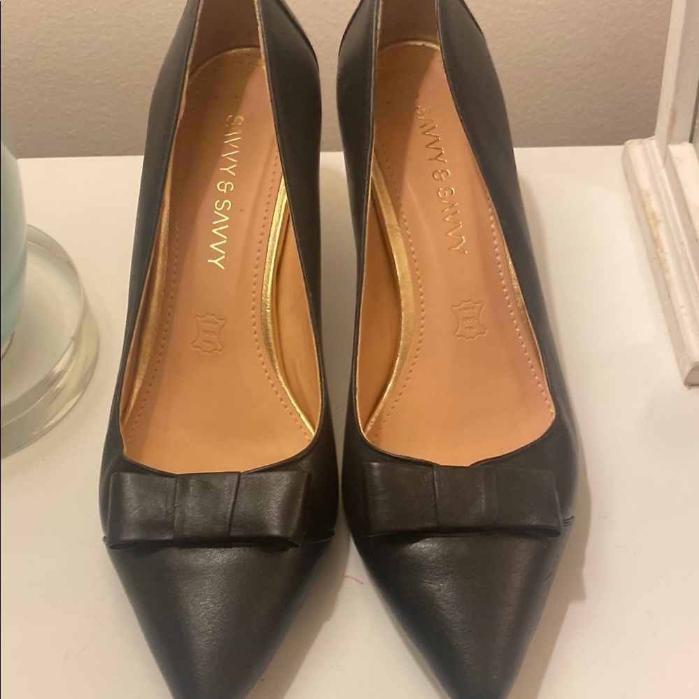 Want to look Sharp and Savy for that meeting! Savvy & Savvy Black Leather Heels